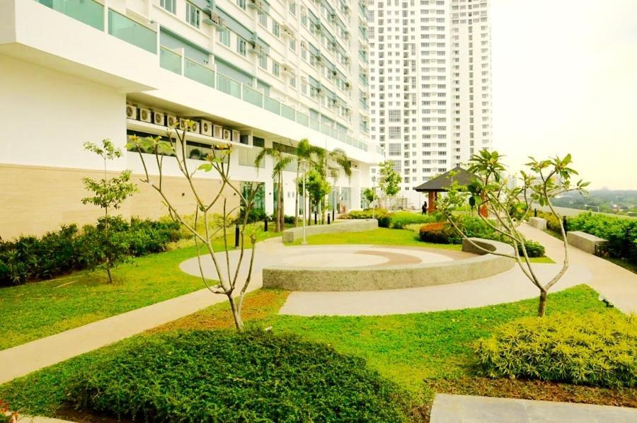 Affordable Makati Serviced Apartments Manila Exterior photo