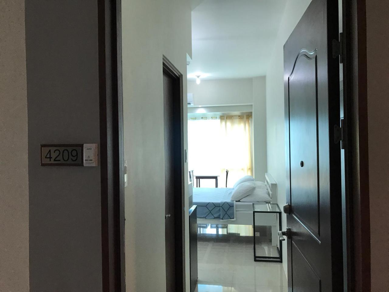 Affordable Makati Serviced Apartments Manila Exterior photo